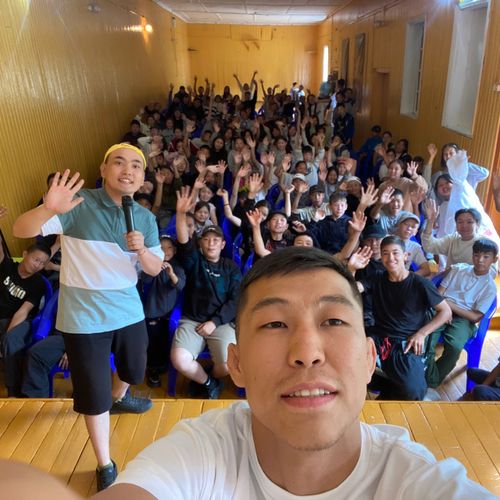 Активисты «Добрых сердец Тувы» и чемпион Европы провели встречу с детьми в лагерях