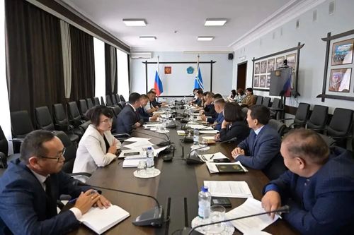 Владислав Ховалыг провёл совещание по итогам командировки в Москву