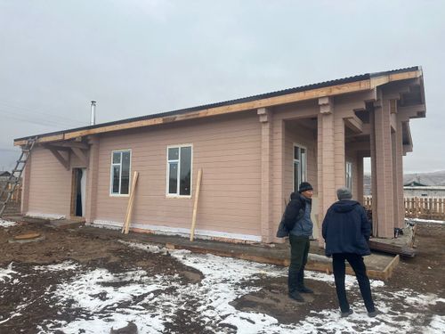 В Овюрском районе проверили ход строительства врачебных амбулаторий