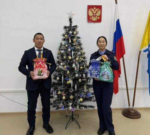 Сотрудники следственного отдела передали новогодние подарки для детей Барун-Хемчикского района