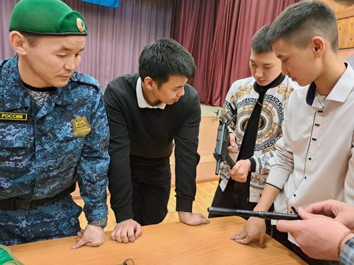 Судебные приставы провели «Урок мужества» для студентов Кызылского транспортного техникума