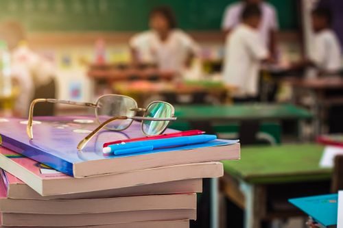 Россия помогает детям Донбасса начать учебный год