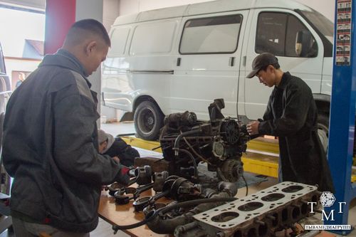 Служба по лицензированию и Минмолодежи Тувы готовят к отправке автомобили в зону СВО