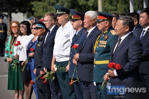 В Туве почтили память тувинских добровольцев