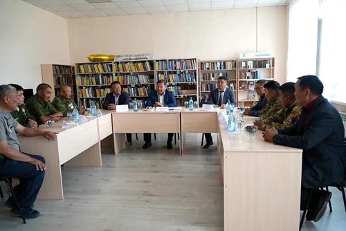 Владислав Ховалыг встретился с военнослужащими в Мугур-Аксы