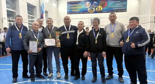 Сүт-Хөлдүң хоочун хол бөмбүкчүлери шылгараан