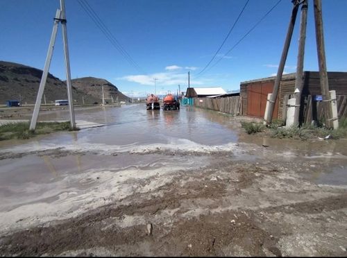 На Вавилинском затоне устраняют последствия подтопления улиц и автодороги после сильного ливня