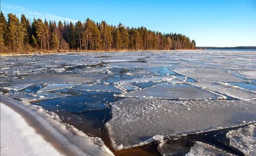 В Туве 5- летний ребенок провалился под лед