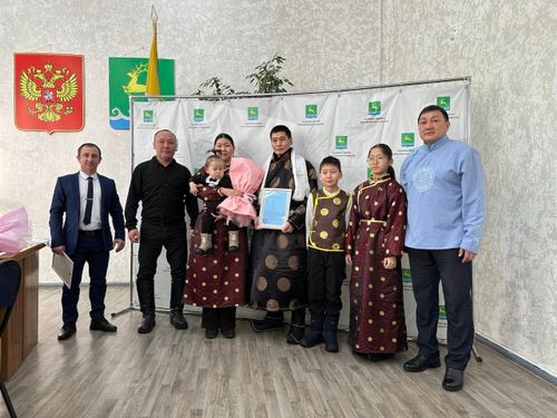 Молодые семьи Тувы получили жилищные сертификаты