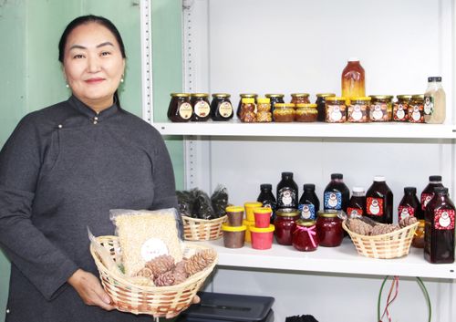 Субсидии ИПСЭР помогли открыть семье из Тувы цех по переработке дикоросов