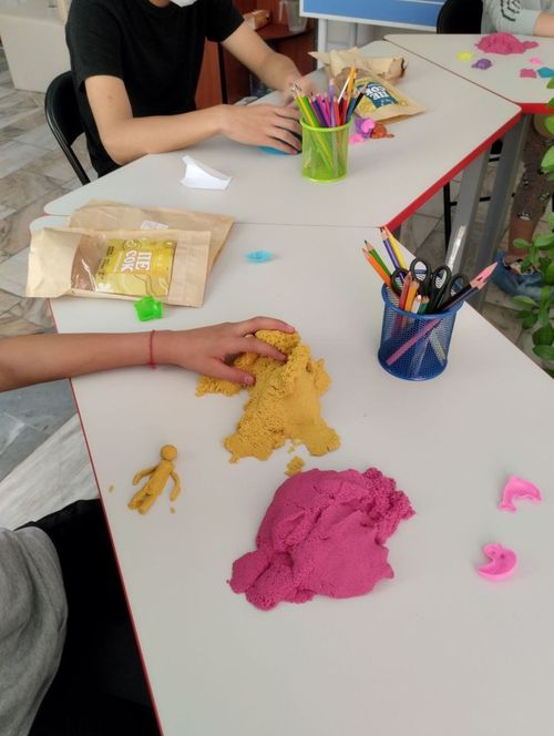 Кинетический песок помогает снять стресс не только взрослым