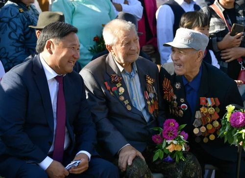 Глава Тувы Владислав Ховалыг поздравил жителей региона с Международным днем пожилых людей