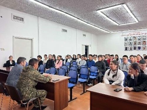 Студенты Кызыла встретились с участниками специальной военной операции
