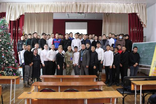 Ветераны спецоперации Тувы встретились со студентами Кызылского техникума экономики