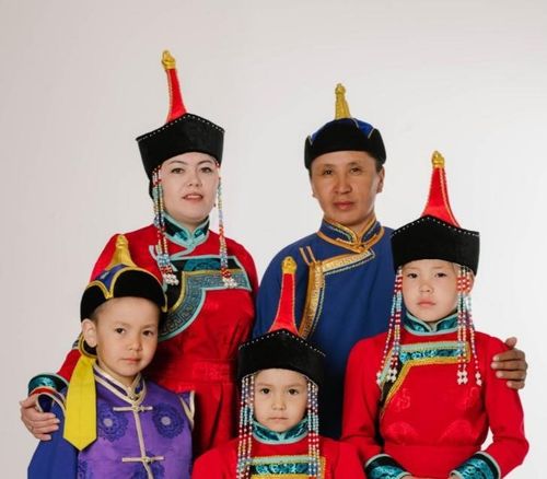 Аржаанның салгал дамчаан малчыннары – Борис биле Алуна Сүрүнчүктер