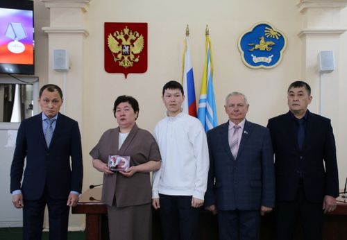 В Туве прошла церемония вручения орденов Мужества семьям погибших военнослужащих