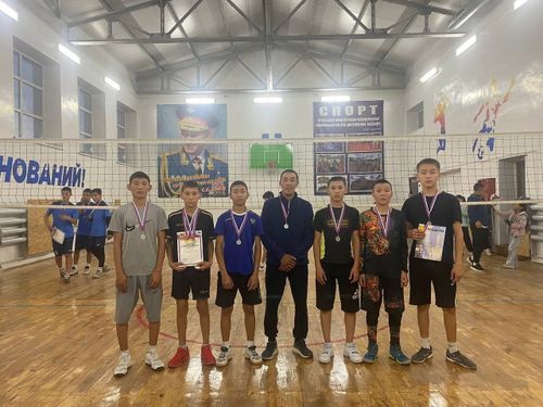 В Улуг-Хемском районе прошли отборочные соревнования по волейболу на Кубок Главы Республики Тыва