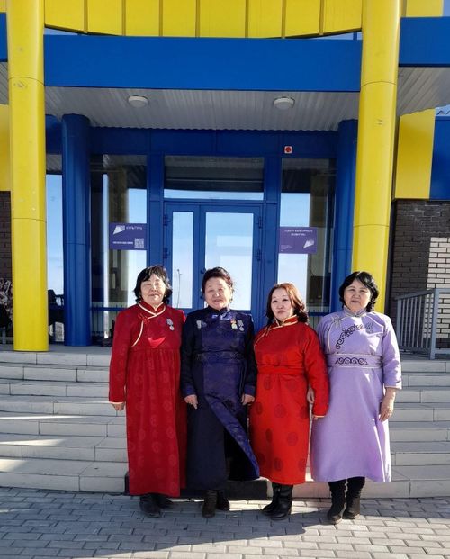 Надежда Монгуш удостоена награды «Тыл-фронту» за активную поддержку бойцов СВО