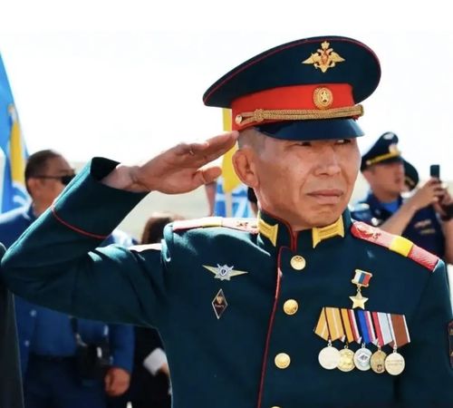 Герой России Мерген Донгак принимает поздравления с днем рождения в День защитника Отечества