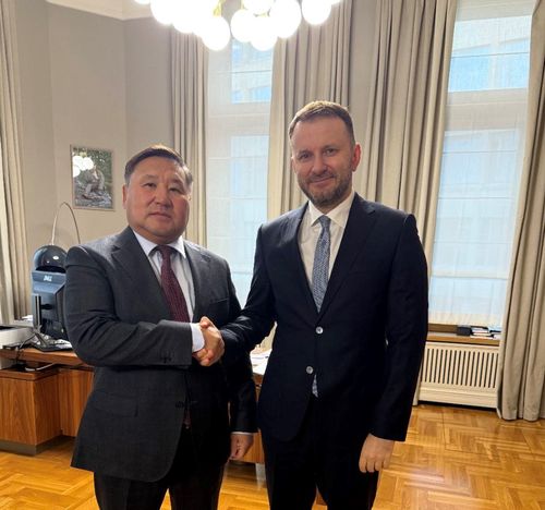 Глава Тувы обсудил в Москве возможность продления льготных ипотечных кредитов по ставке 2% годовых