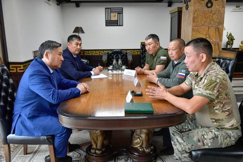 Глава Тувы встретился с участниками спецоперации, прибывшими в краткосрочный отпуск