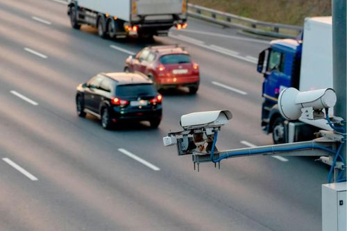 Водителей России отказались спасать от штрафов из-за нового закона с камерами