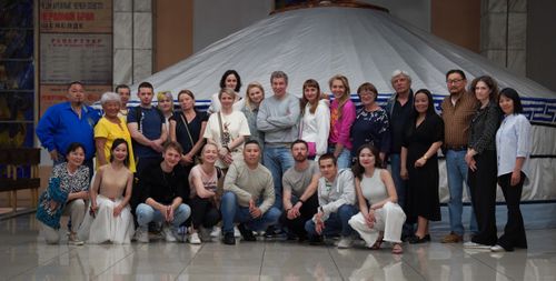 В Туве «Большие гастроли» московского театра «Школа современной пьесы» завершились спектаклем «Лондонский треугольник»