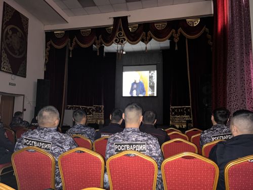 Росгвардейцев познакомили с творчеством народного хоомейжи Тувы Конгар-оола Ондара