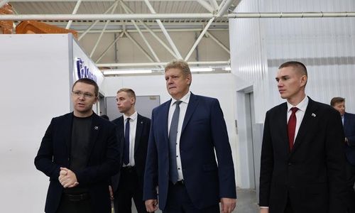 Шаг к равным возможностям: полпред посетил производство техники для людей с ОВЗ