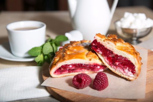 Сегодня отмечается День пирожков с малиновым вареньем