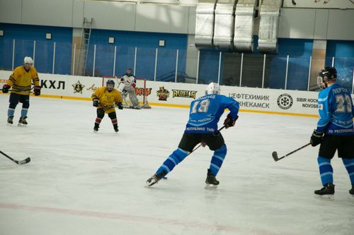 В Туве прошел открытый кубок по хоккею на призы МЧС Тувы