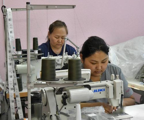 Глава Тувы поздравил сотрудников легкой промышленности с профессиональным праздником