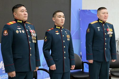 Россияның Маадыры Найыр Кыргыс аныяктар-биле ужурашкан