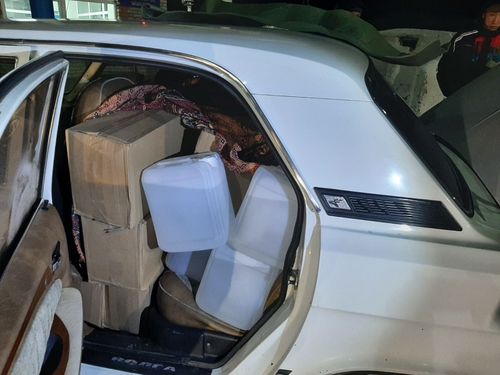 Инспекторы ДПС Тувы пресекли попытку ввоза в республику нелегального спирта