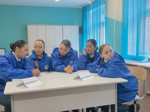 Тувинские школьники в шаге от международного финала: команда «Наследники» — в полуфинале Лиги игр Р.И.С.К.