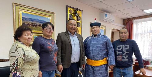 Тываның Начын мөгези Кайгал-оол Донгакка тыва идик-хеп