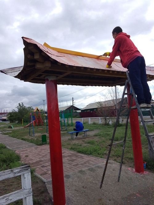 В Каа-Хеме обновили детские площадки
