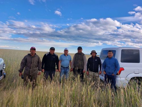 Сергей Ондар проверил ход кормозаготовок в Овюре