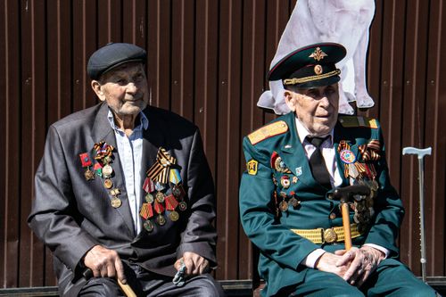 В Туве юнармейцы и кадеты провели персональные парады для ветеранов