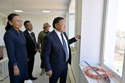 Глава Тувы проинспектировал ход строительства ФАПов в Дзун-Хемчикском районе