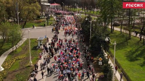 Более тысячи человек прошли в цирковом шествии на Выставке «Россия»