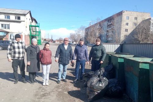 По всему Кызылу прошли субботники