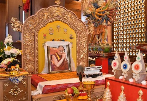 Владислав Ховалыг поздравил с 88-м днем рождения духовного лидера буддистов всего мира Далай-ламу XIV