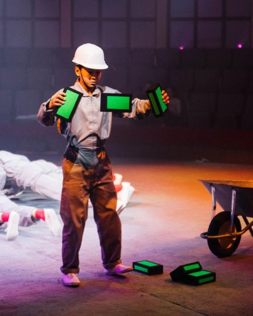 Студенты из Тувы осваивают цирковое искусство в Москве