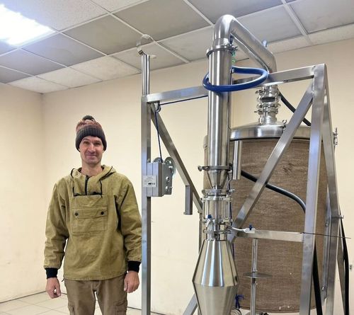 Житель Сарыг-Сепа наладил собственное производство аппаратов для дистилляции эфирных масел