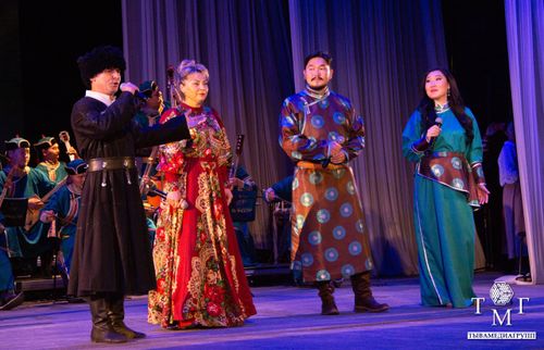 В Национальном театре Тувы состоялся праздничный концерт ко Дню республики