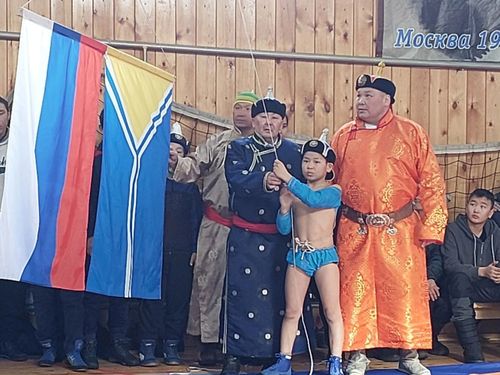 Бай-Тайга кожууннуң депутаттарының шаңналы дээш хүреш маргылдаазы