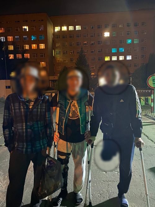 Сотрудники Полпредства Тувы в Москве повторно навестили раненых земляков в госпиталях