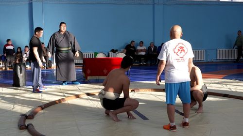 Амыр-Санаа Даваа раскрыл секреты мастерства юным сумоистам