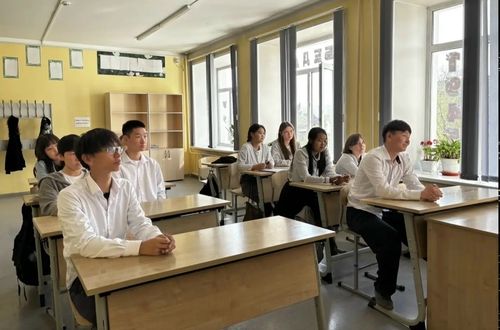 Тываның Үндезин хоойлузу: Школачылар онлайн викторинага киришкен